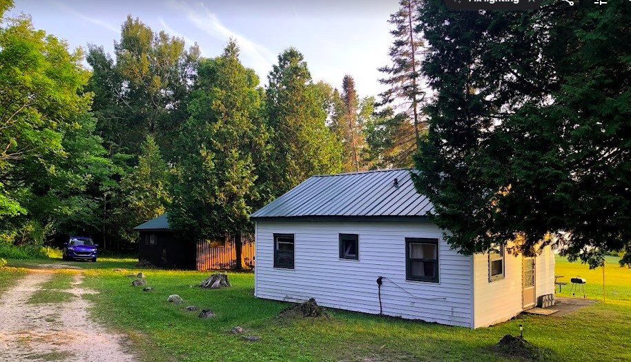 Small Cabin (Cabin 4) Caribou Shores Resort